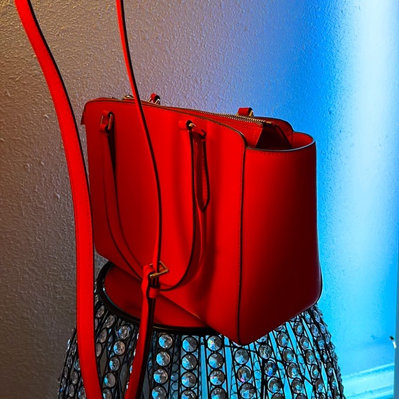 Tory Burch *LARGE* with crossbody strip, such a beautiful color. - Picture 5 of 5